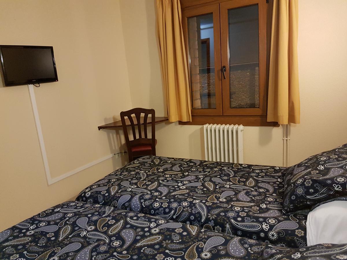 Hotel Arinsal Bilik gambar